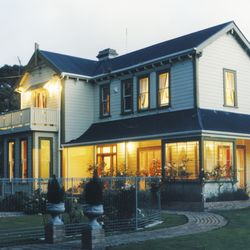 Tairoa Lodge & Cottage