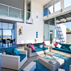 Breakfast on the Beach Lodge
