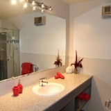 dock-bay-lodge-bathroom