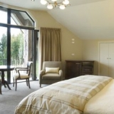 dock-bay-lodge-bedroom