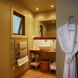 bush chalet - bathroom