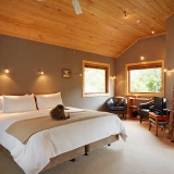 bush chalet - bedroom (1)