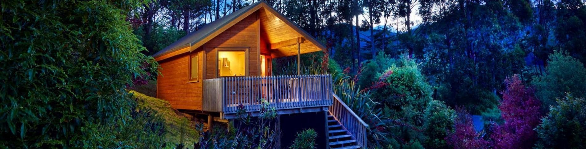 bush-chalets-night