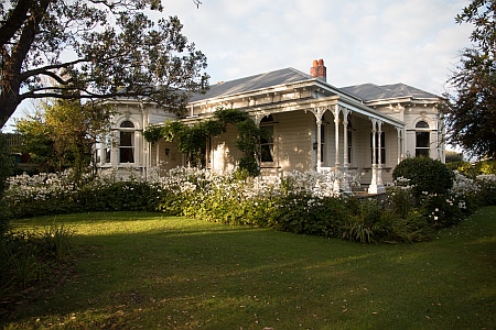 Archer House